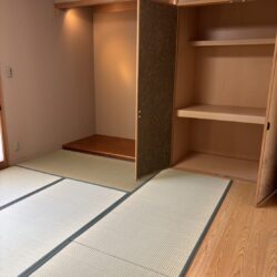 ２階には和室があって落ち着いた空間です和室